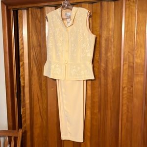 Brand new 2 piece pant suit